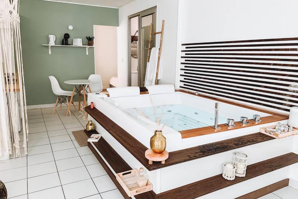 Nuit D'Exception - Loft Avec Jacuzzi Appartamento Bordeaux Esterno foto