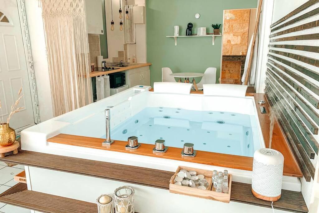 Nuit D'Exception - Loft Avec Jacuzzi Appartamento Bordeaux Esterno foto